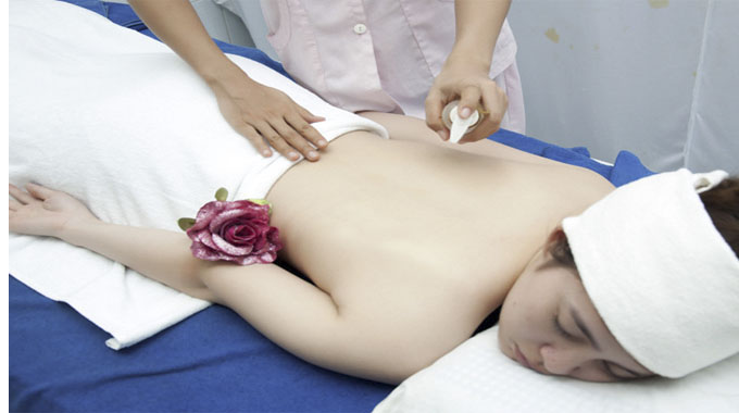 Bảng gi&aacute; dịch vụ massage ấn huyệt đả th&ocirc;ng kinh lạc chuy&ecirc;n s&acirc;u