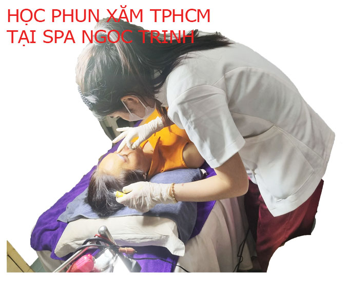 Cận cảnh c&aacute;c sợi l&ocirc;ng m&agrave;y được phẩy sợi si&ecirc;u vi điểm đan xen l&ocirc;ng thật tại Spa Ngọc Trinh