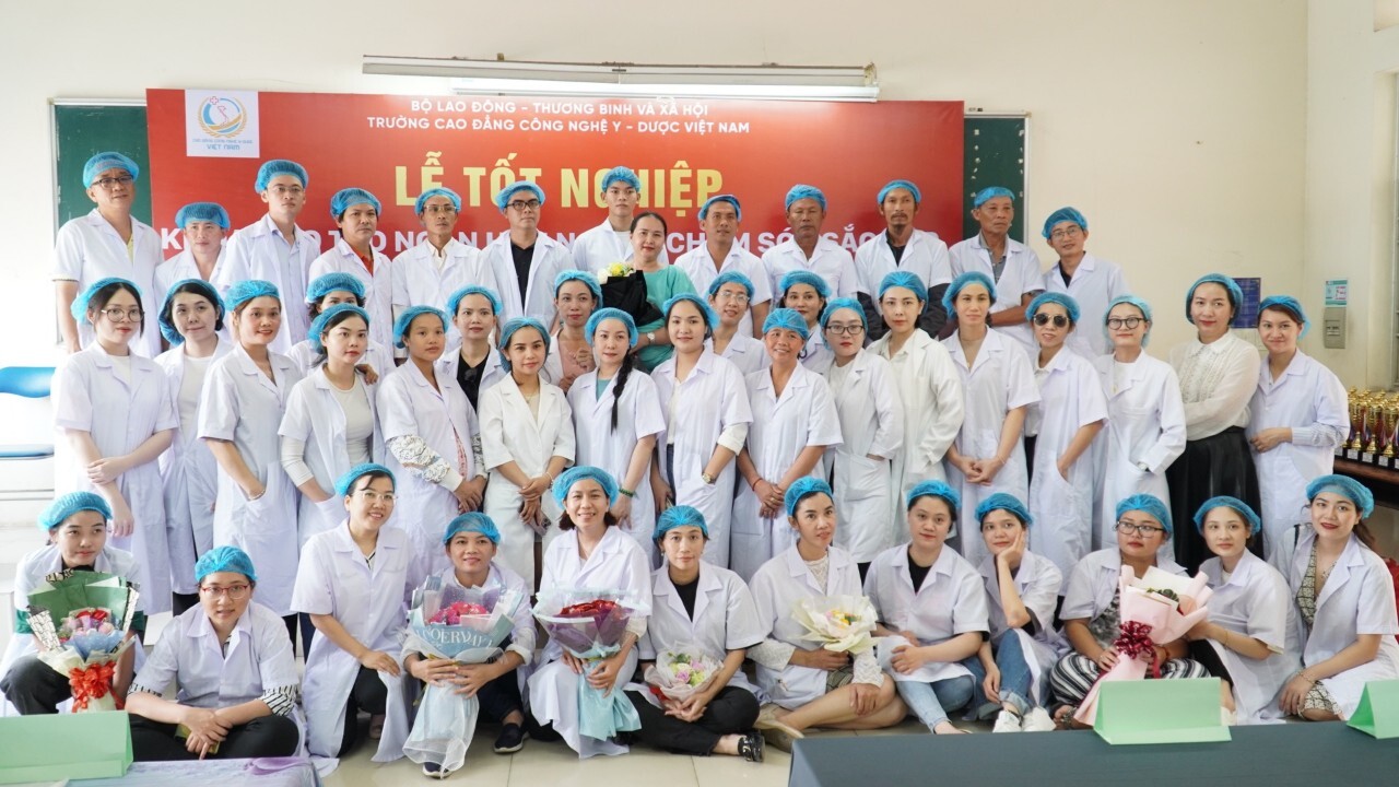 Học Chăm S&oacute;c Da Mặt Bao Nhi&ecirc;u Tiền? Bảng Gi&aacute; Mới Nhất 2026