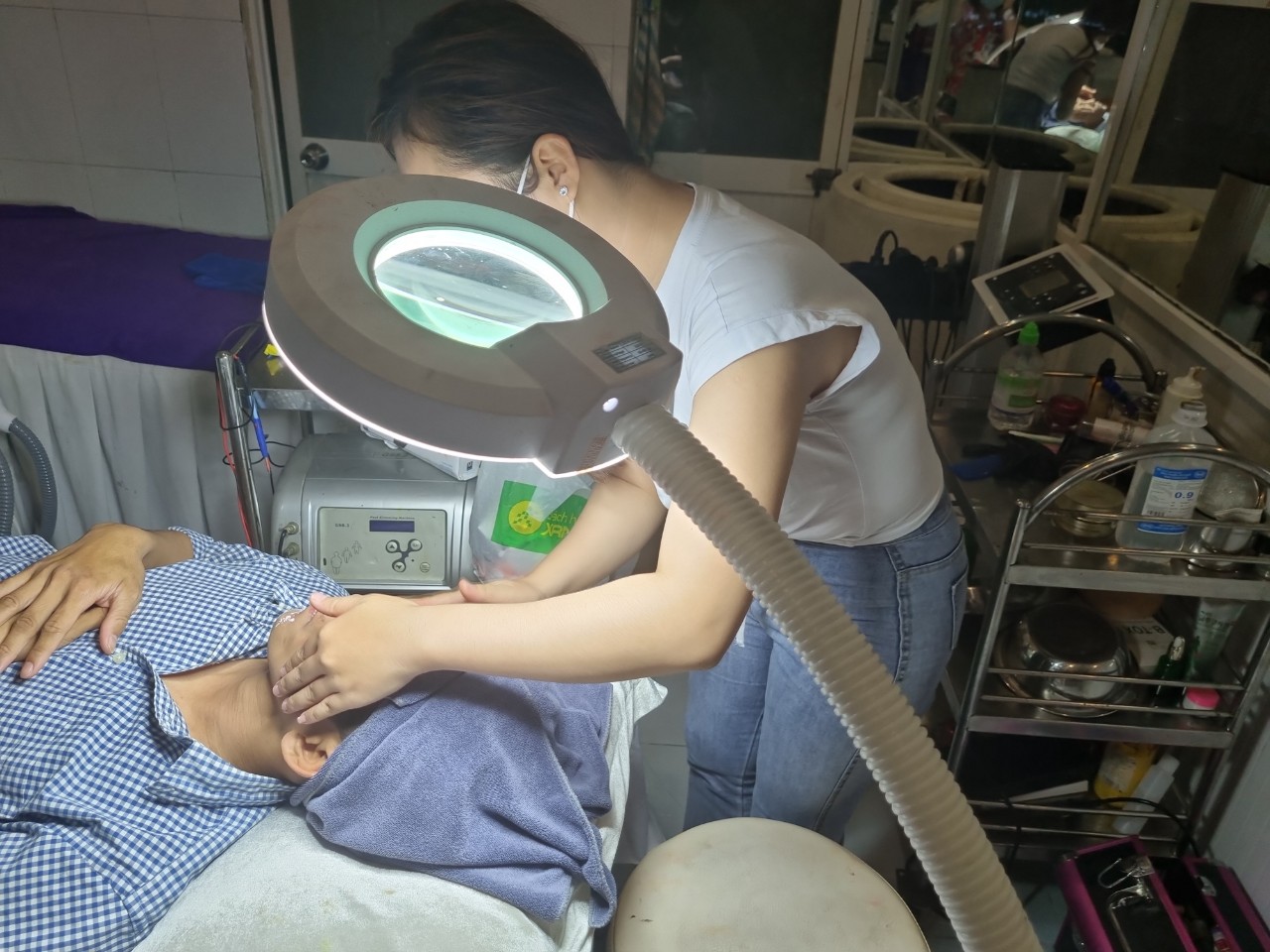 Học kỹ thuật triệt l&ocirc;ng mặt bằng chỉ