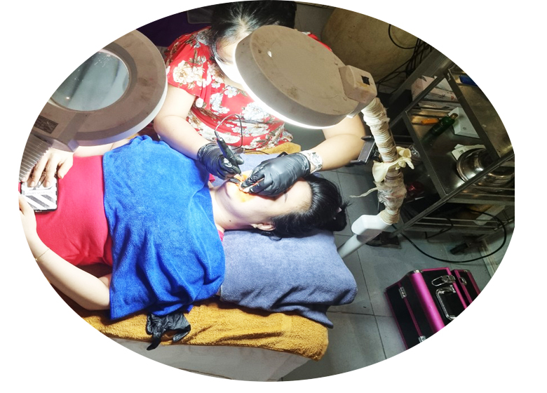 Phun xăm thẩm mỹ c&oacute; đau kh&ocirc;ng? Quy tr&igrave;nh ủ t&ecirc; chuẩn y khoa tại Spa