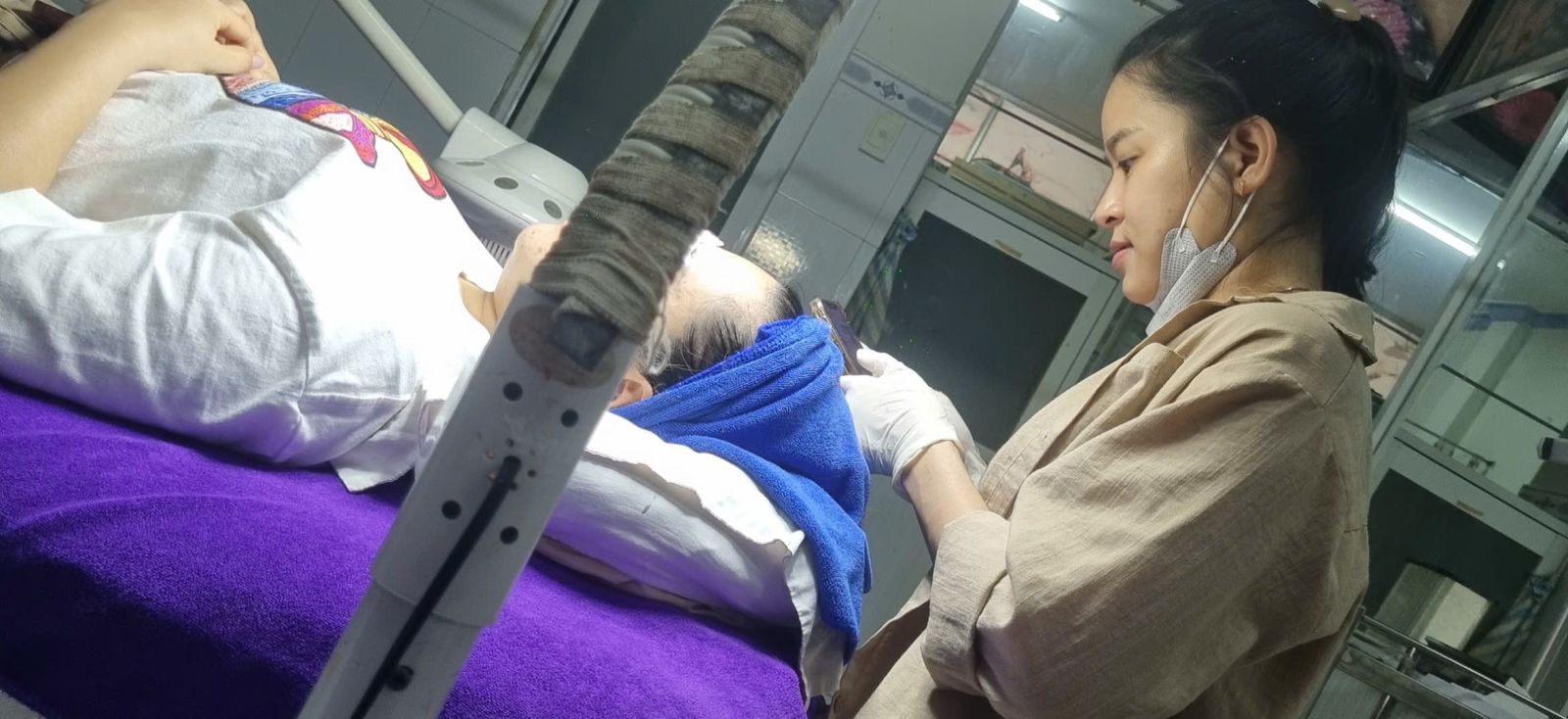  spa-ngoc-trinh-tphcm-lay-nhan-mun-y-khoa-gia-re